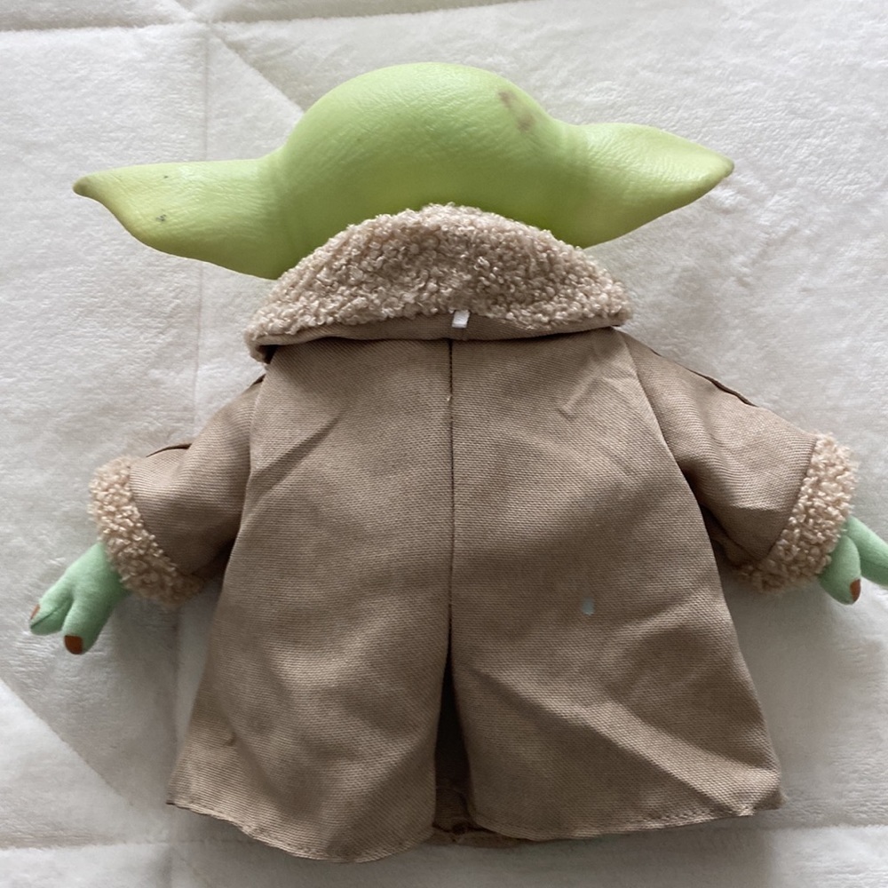 Mandalorian Baby Yoda Used - Picture 4 of 10